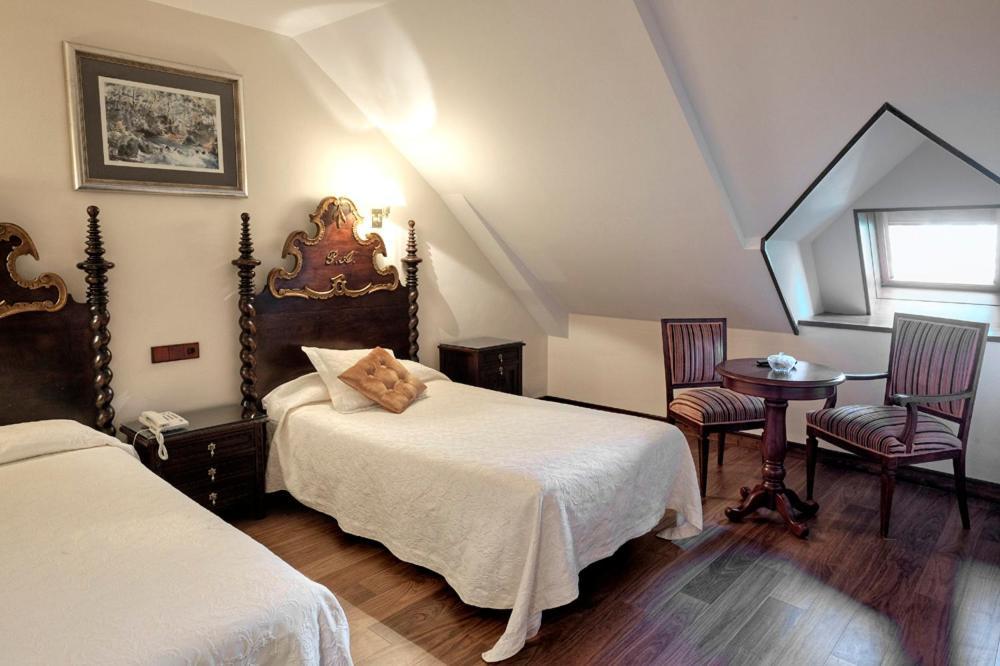 Standard Double or Twin Room,744281770:JPEG